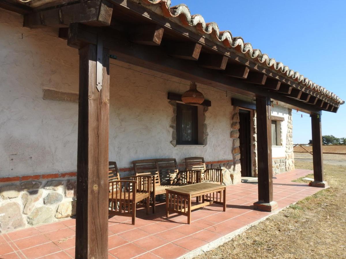 Eco-Lodge En La Reserva Privada Campanarios De Azaba - Proyecto De Conservacion Espeja Bagian luar foto