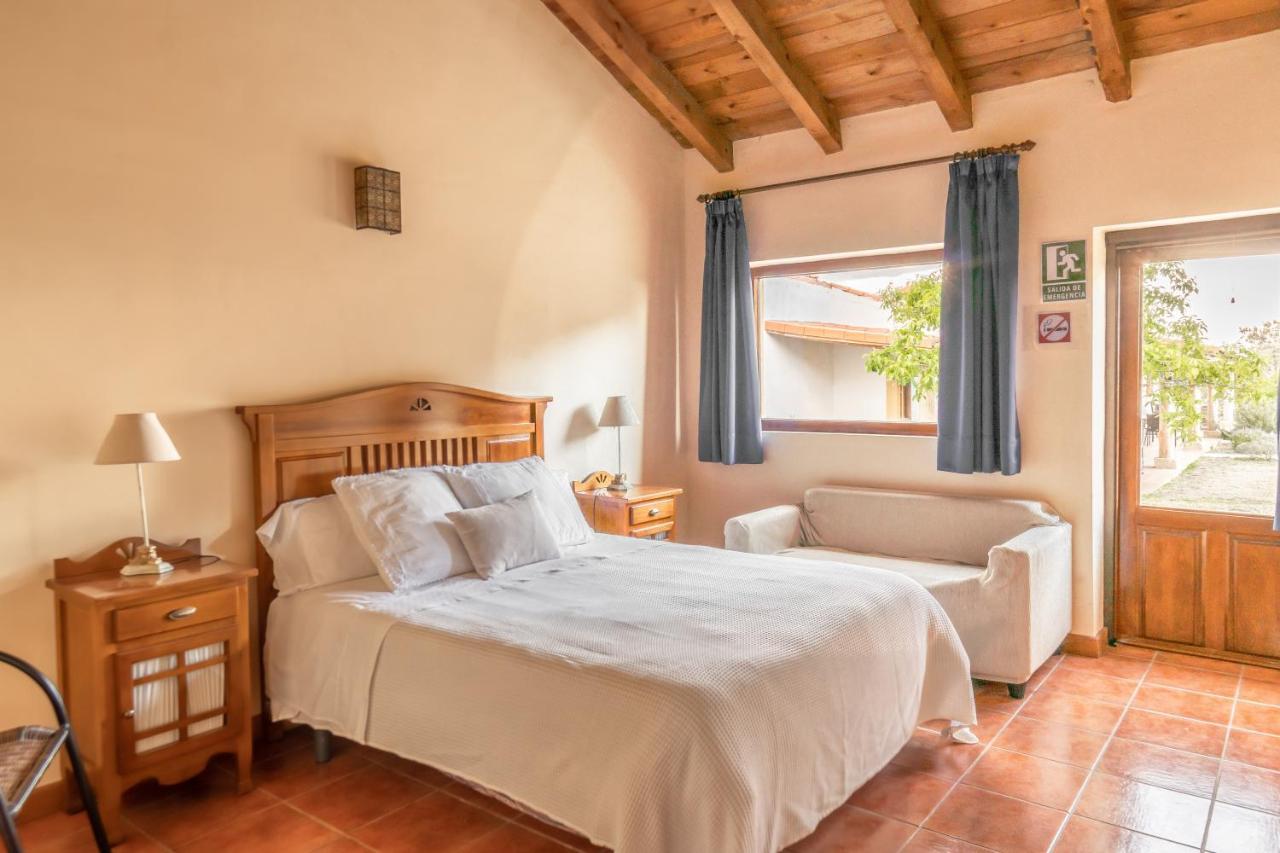 Eco-Lodge En La Reserva Privada Campanarios De Azaba - Proyecto De Conservacion Espeja Bagian luar foto