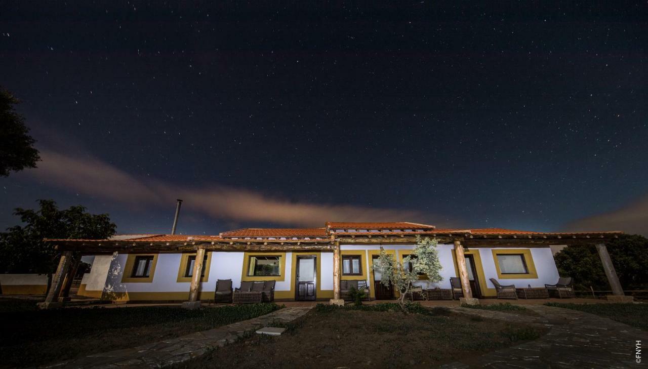 Eco-Lodge En La Reserva Privada Campanarios De Azaba - Proyecto De Conservacion Espeja Bagian luar foto