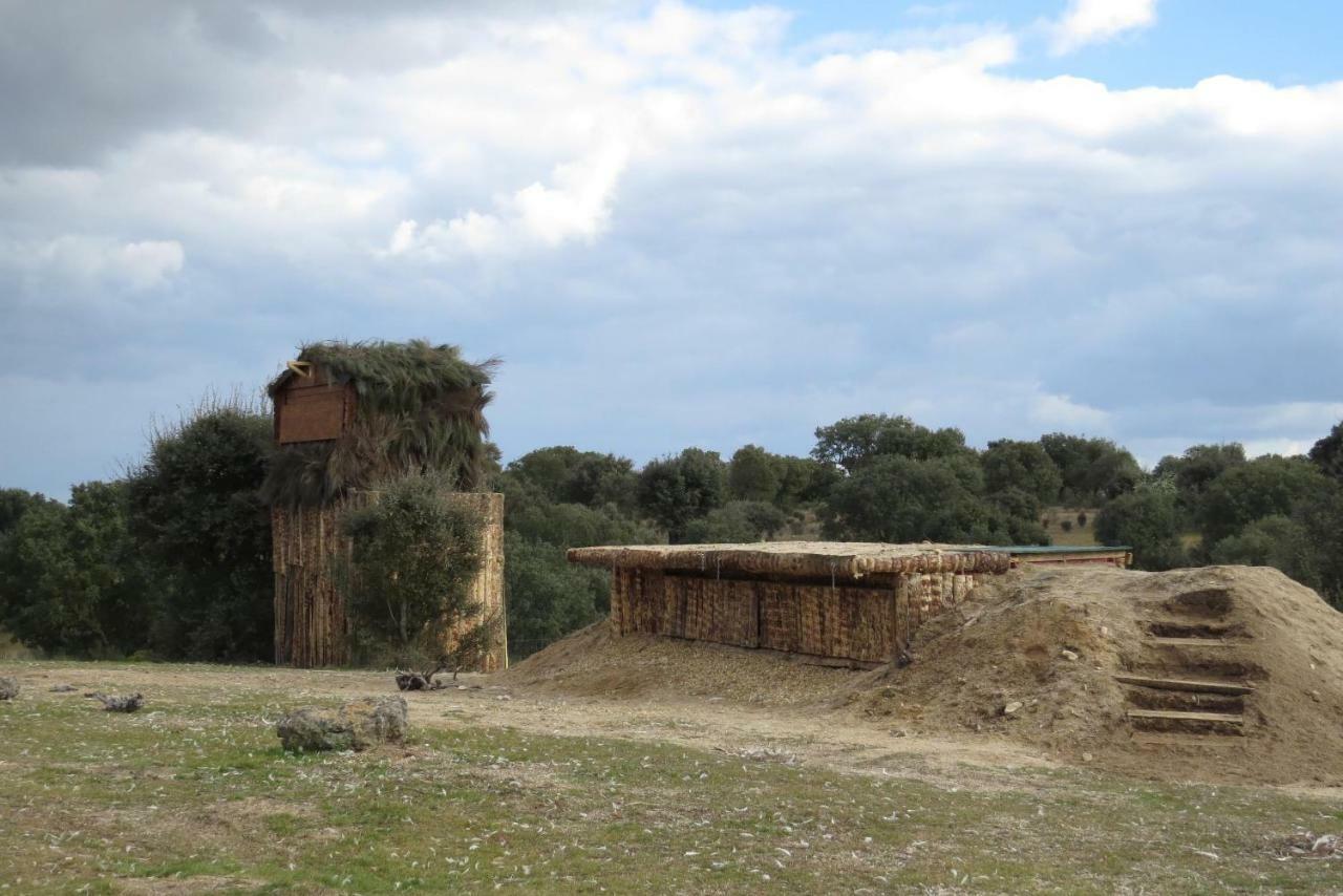 Eco-Lodge En La Reserva Privada Campanarios De Azaba - Proyecto De Conservacion Espeja Bagian luar foto