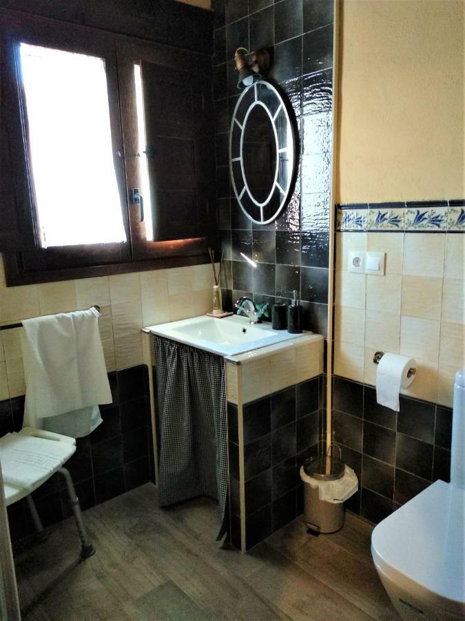 Eco-Lodge En La Reserva Privada Campanarios De Azaba - Proyecto De Conservacion Espeja Bagian luar foto